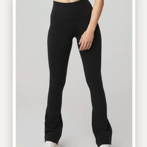 Alo Yoga airbrush hr bootlcut legging